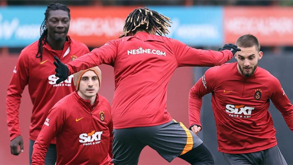 Galatasaray toplandı, rota Antalya!