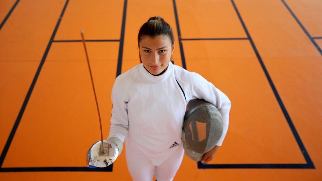 Gümüş kız Nisanur Erbil