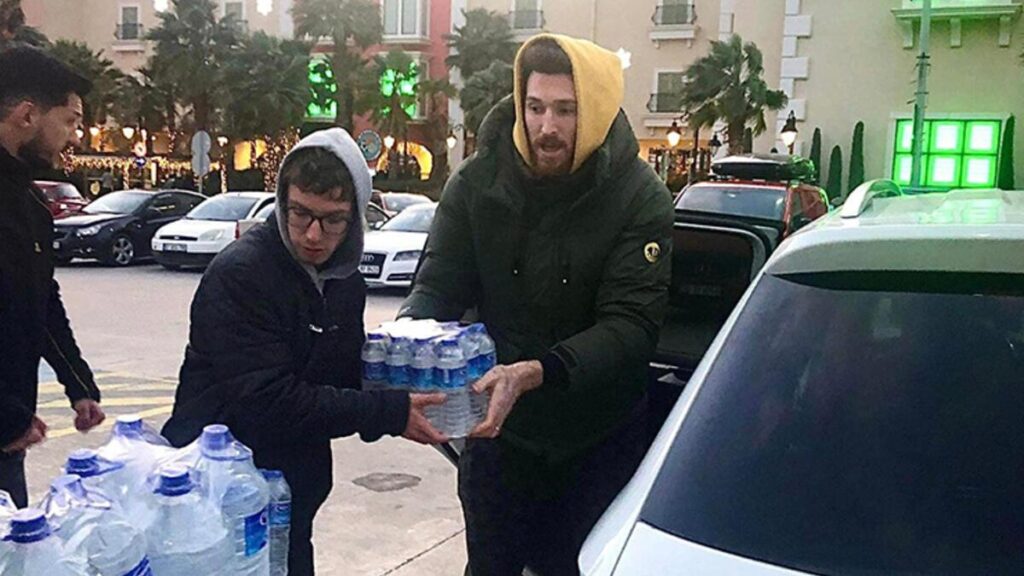 Karşıyakalı basketbolcular yardıma koştu