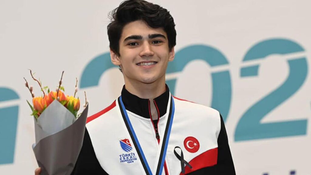 Milli eskrimci Enes Talha Kalender Avrupa üçüncüsü