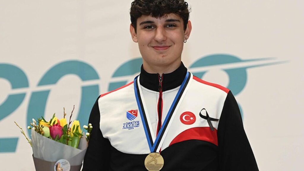 Milli eskrimci Tolga Aslan’dan bronz madalya