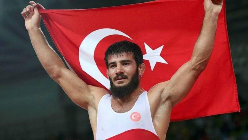 Milli güreşçi Soner Demirtaş’tan bronz madalya