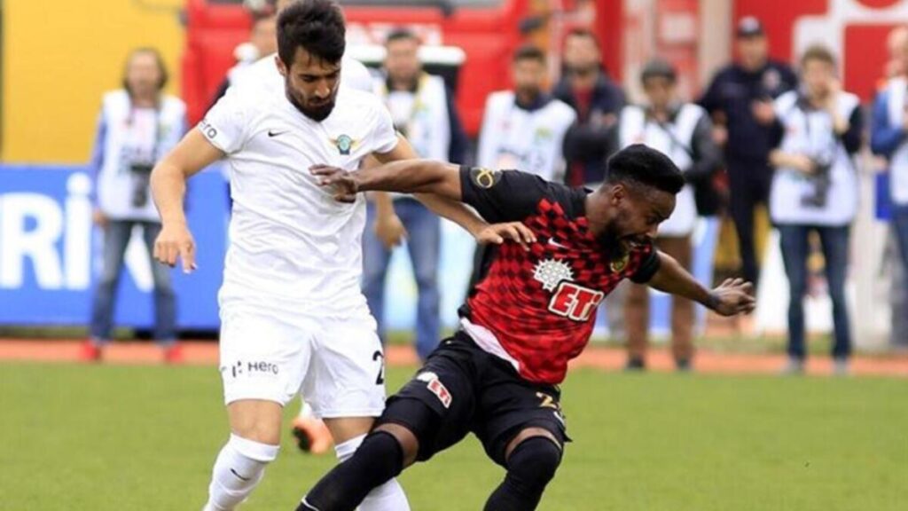 Nzuzi Toko futbola veda etti