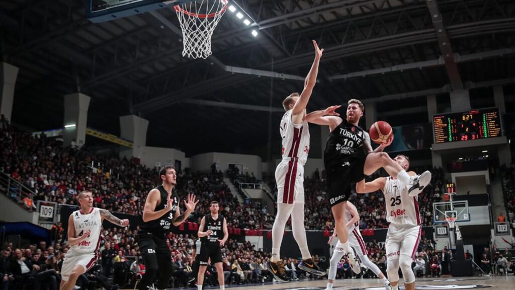 (ÖZET) Türkiye – Letonya maç sonucu: 74-83 | 12 Dev Adam, lidere diş geçiremedi