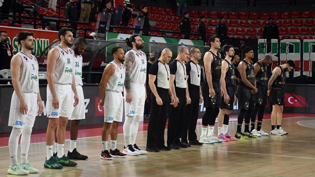 Pınar Karşıyaka ile Ayos Konyaspor depremzedeler için parkede