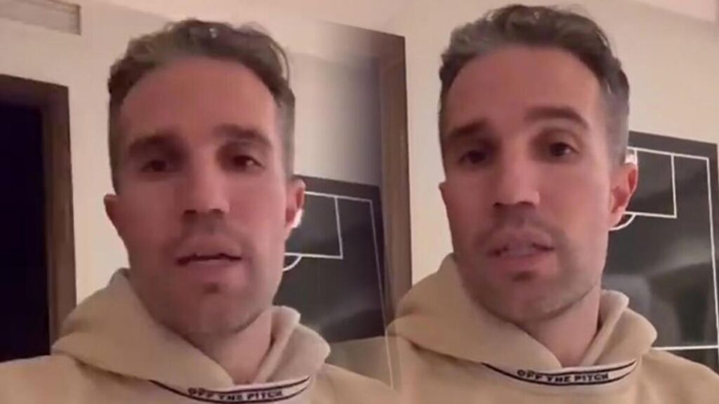 Robin van Persie’den depremzedelere destek