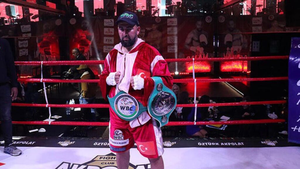 Serdar Avcı, WBC Silver Assian kemerini depremzedeler için bağışladı