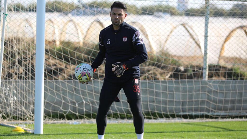 Sivasspor’un kalecisi Ali Şaşal’dan depremzedelere destek