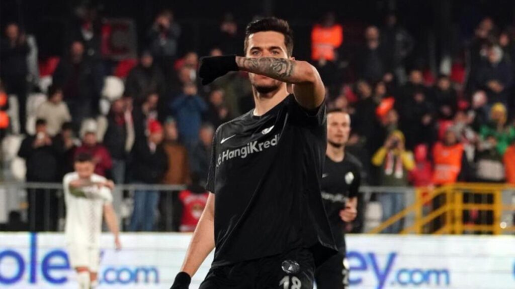 Umut Nayir, İstanbul takımlarını seviyor