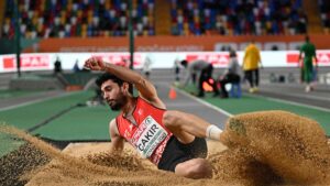 Batuhan Çakır, üç adım atlamada final biletini kaptı