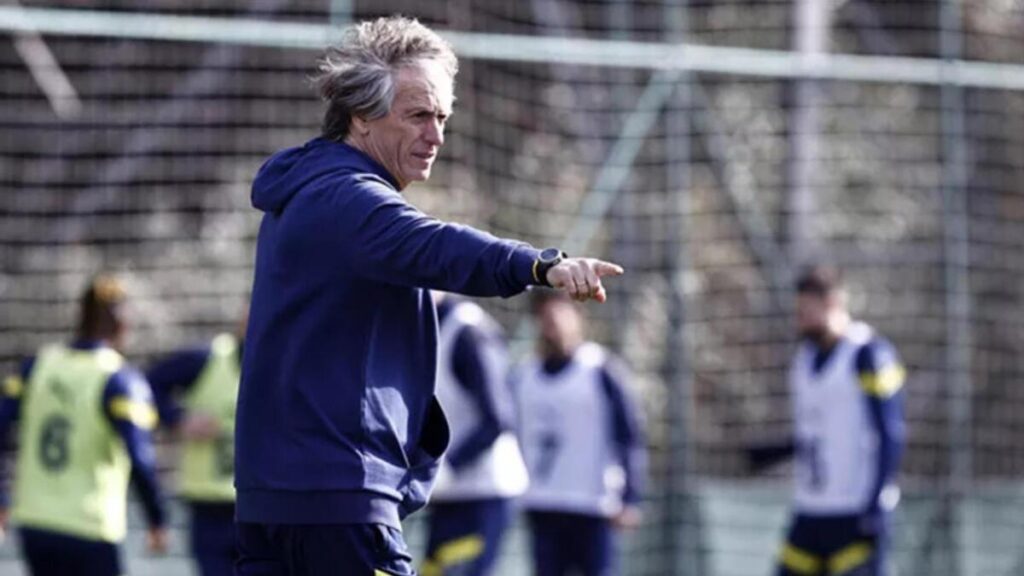 Fenerbahçe’de herkes değişiyor ama onun yeri garanti!