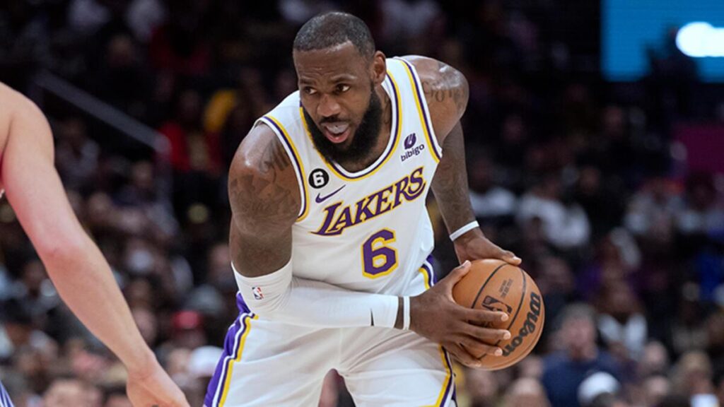 LeBron James en az 3 hafta daha yok